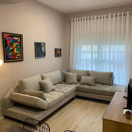 Lovely 1-bedroom In Wifi-netflix-ac ティラナ