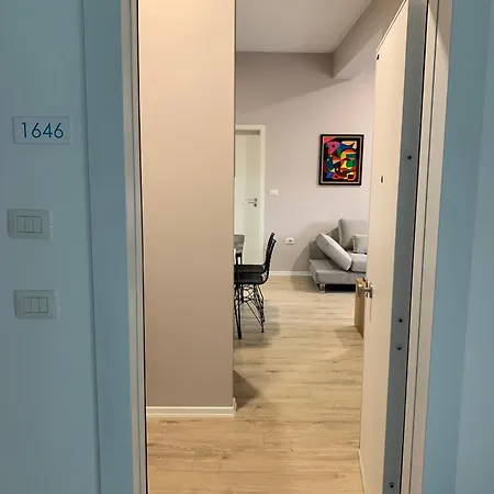 アパート Lovely 1-bedroom In Wifi-netflix-ac ティラナ