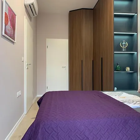 Apartment Lovely 1-bedroom In Wifi-netflix-ac Tirana